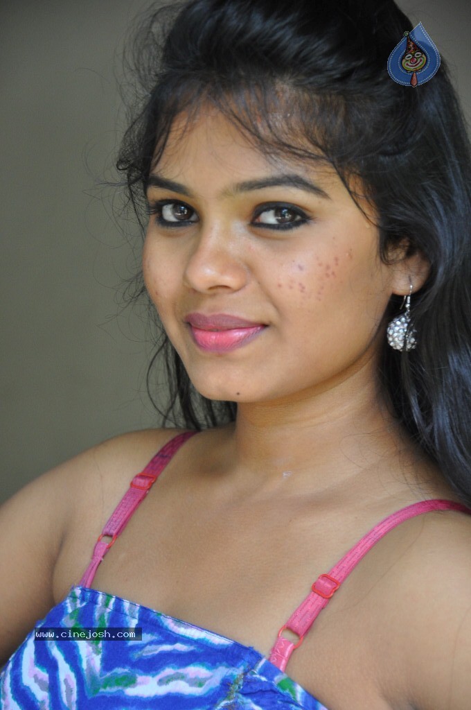 Naveena Jackson New Stills - 98 / 105 photos