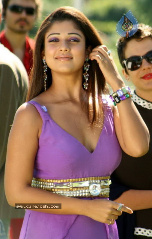 Nayanthara Hot Stills - 30 / 33 photos