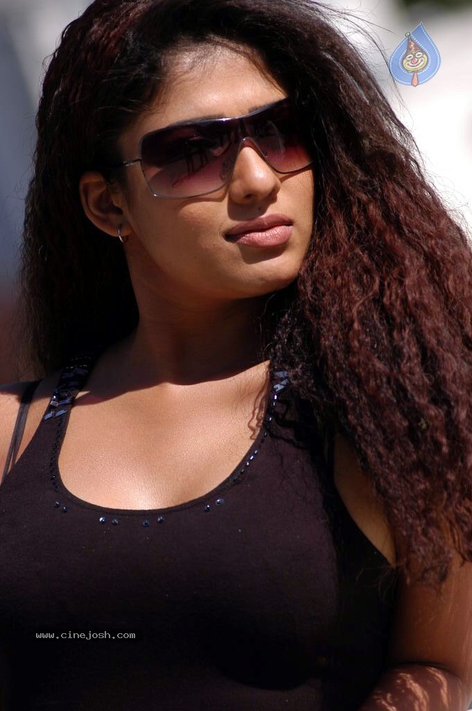 Nayanthara Hot Stills - 2 / 77 photos