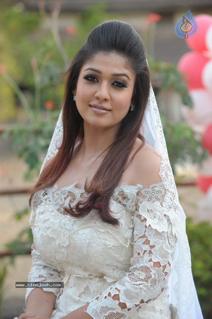 Nayanthara New Stills - 10 / 18 photos