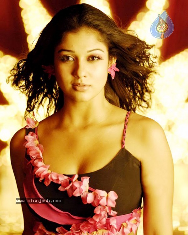 Nayanthara - Adurs Stills - 11 / 15 photos