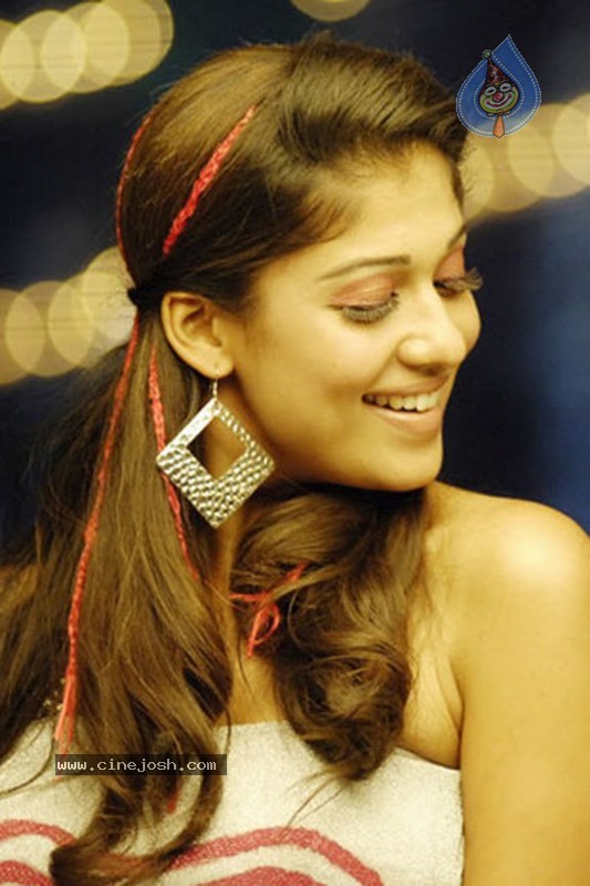 Nayanthara - Adurs Stills - 14 / 15 photos