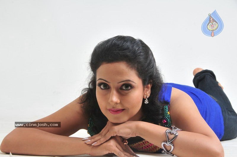 Neelam Gouhranii Stills - 5 / 91 photos