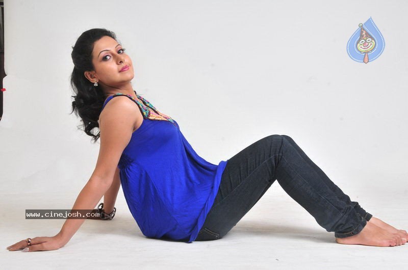 Neelam Gouhranii Stills - 50 / 91 photos