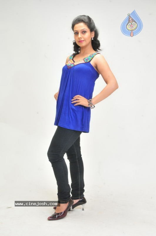 Neelam Gouhranii Stills - 89 / 91 photos