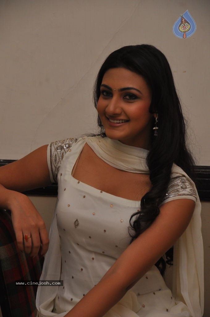 Neelam Stills - 39 / 95 photos