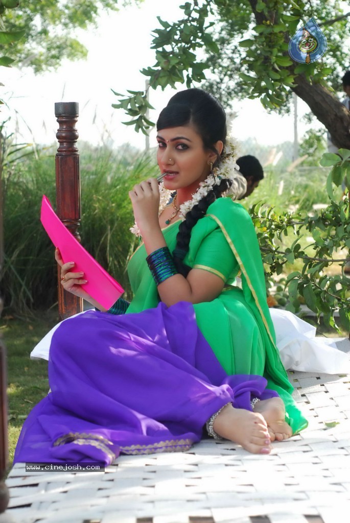 Neelam Upadhyay Hot Photos - 22 / 71 photos