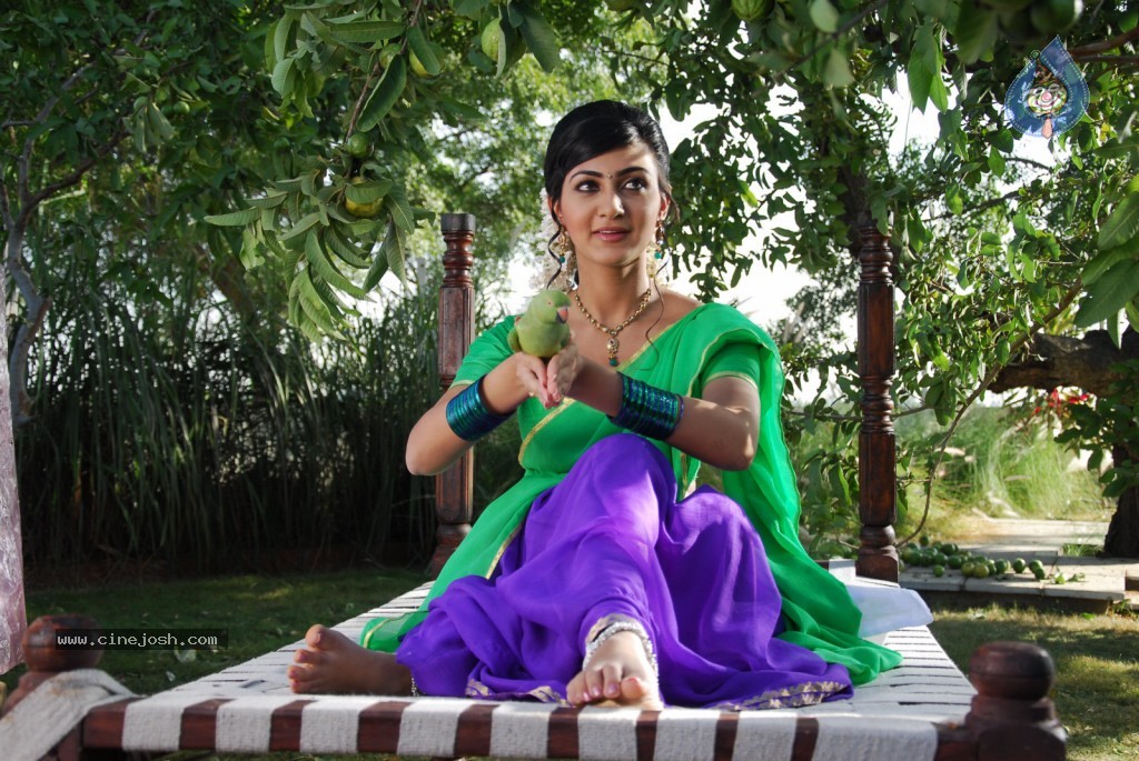 Neelam Upadhyay Hot Photos - 28 / 71 photos