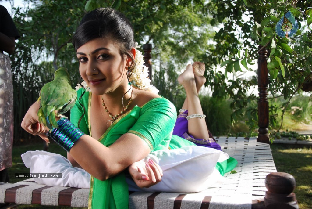 Neelam Upadhyay Hot Photos - 29 / 71 photos