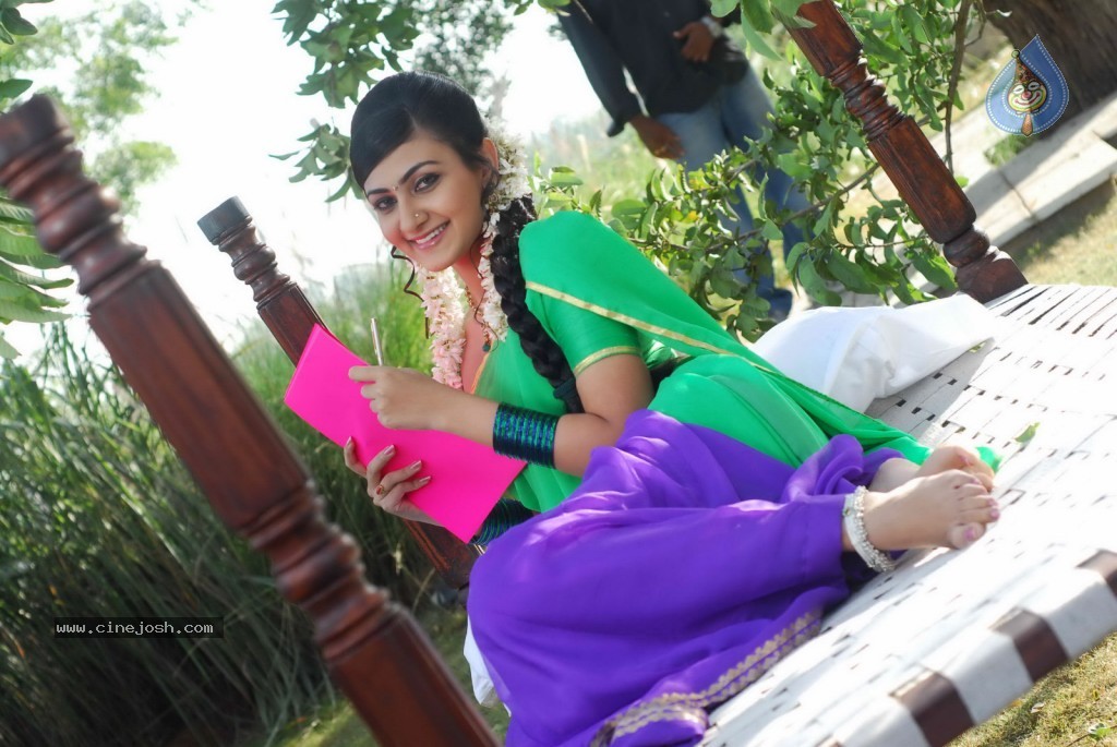 Neelam Upadhyay Hot Photos - 53 / 71 photos