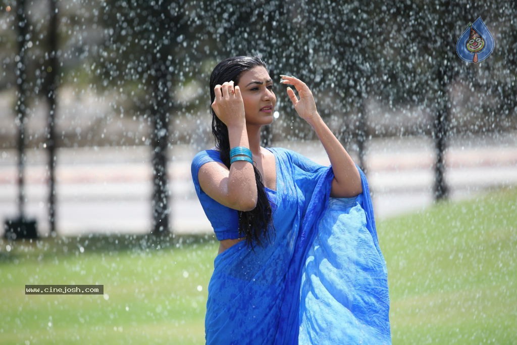 Neelam Upadhyay Hot Pics - 28 / 60 photos