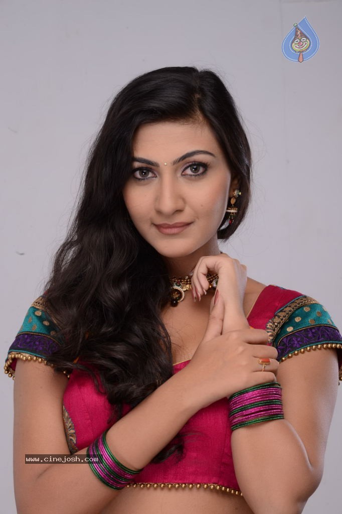 Neelam Upadhyay New Hot Pics - 23 / 84 photos