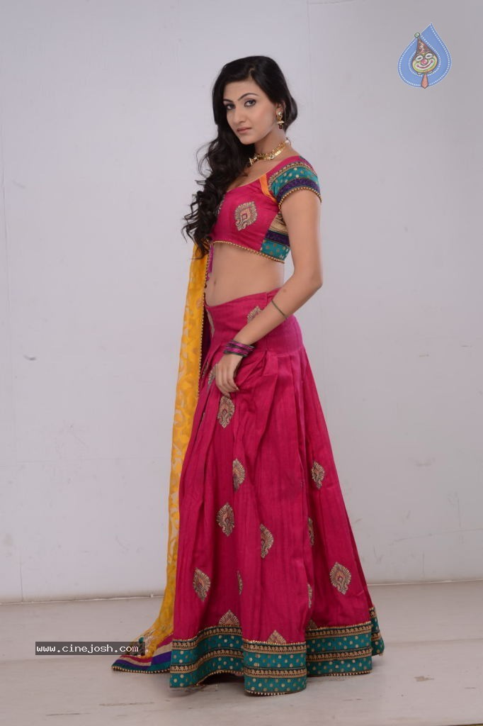 Neelam Upadhyay New Hot Pics - 25 / 84 photos