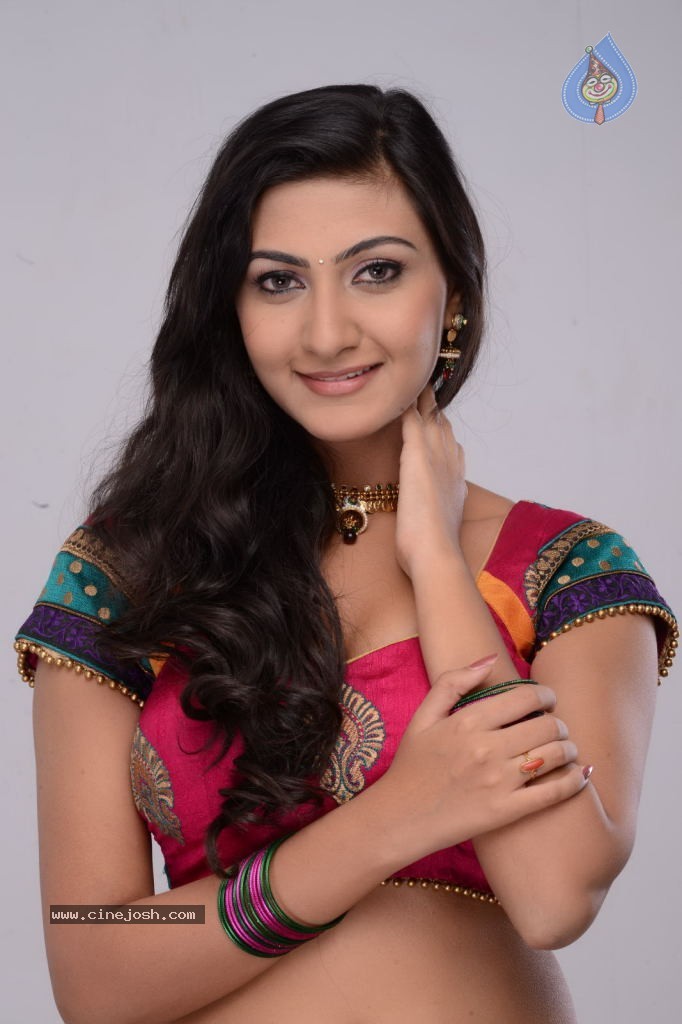 Neelam Upadhyay New Hot Pics - 26 / 84 photos