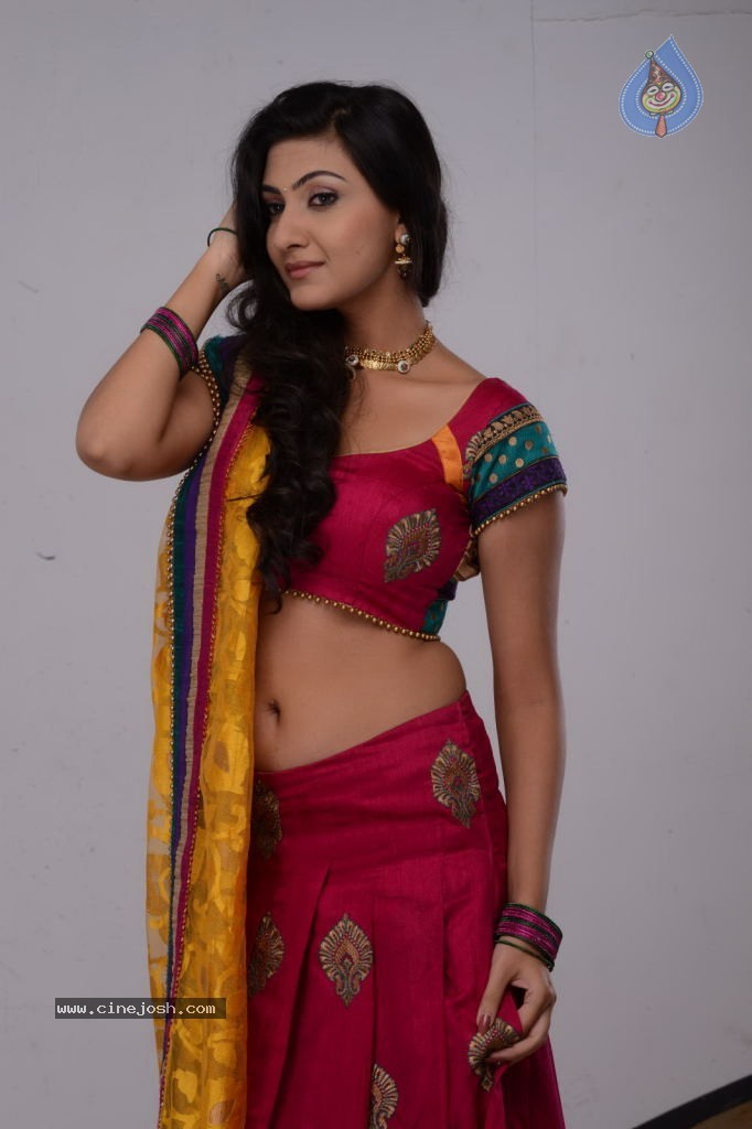 Neelam Upadhyay New Hot Pics - 27 / 84 photos