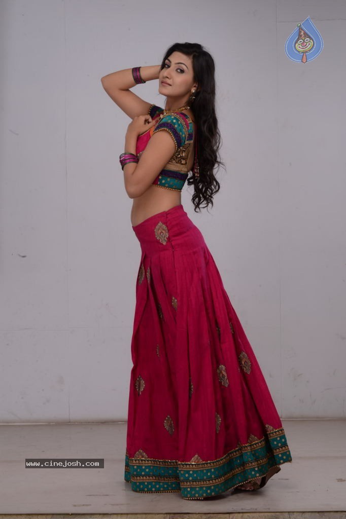 Neelam Upadhyay New Hot Pics - 31 / 84 photos