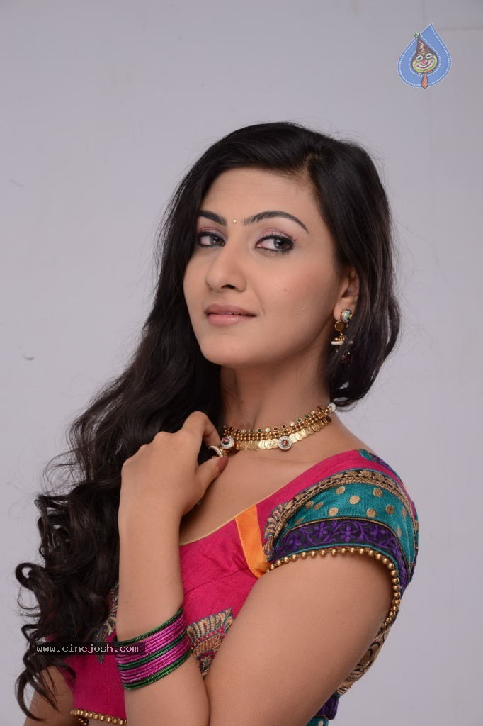 Neelam Upadhyay New Hot Pics - 38 / 84 photos