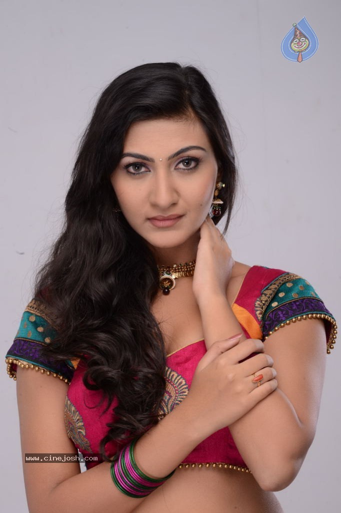 Neelam Upadhyay New Hot Pics - 39 / 84 photos