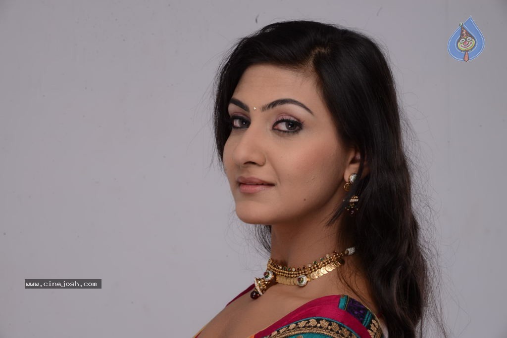 Neelam Upadhyay New Hot Pics - 40 / 84 photos