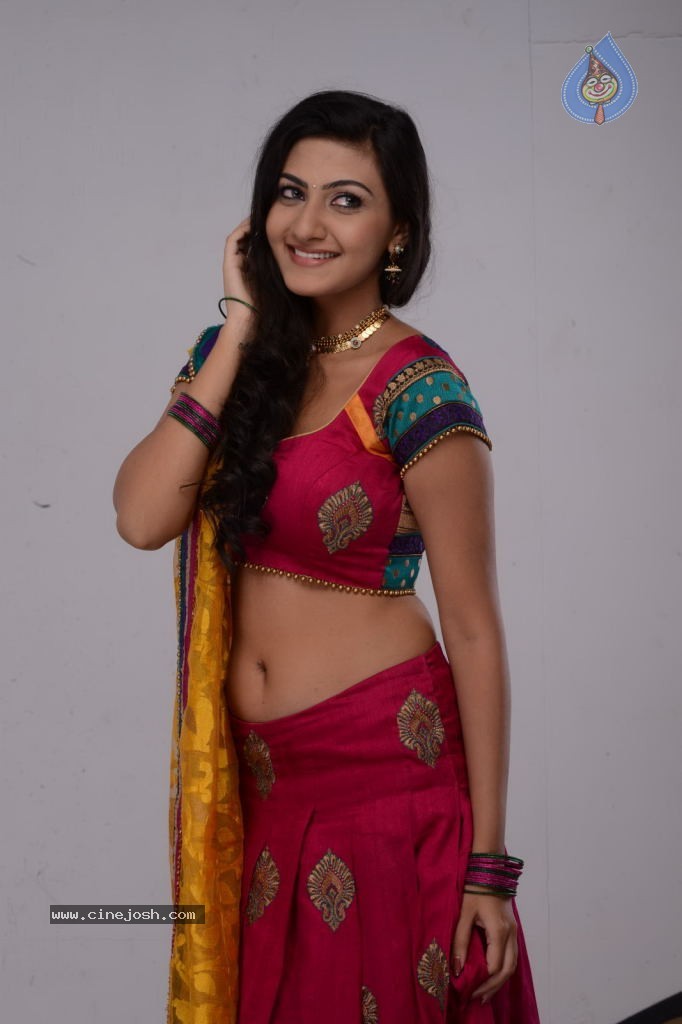 Neelam Upadhyay New Hot Pics - 41 / 84 photos