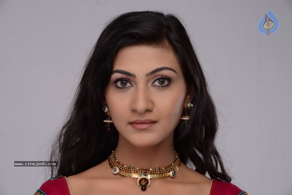 Neelam Upadhyay New Hot Pics - 42 / 84 photos