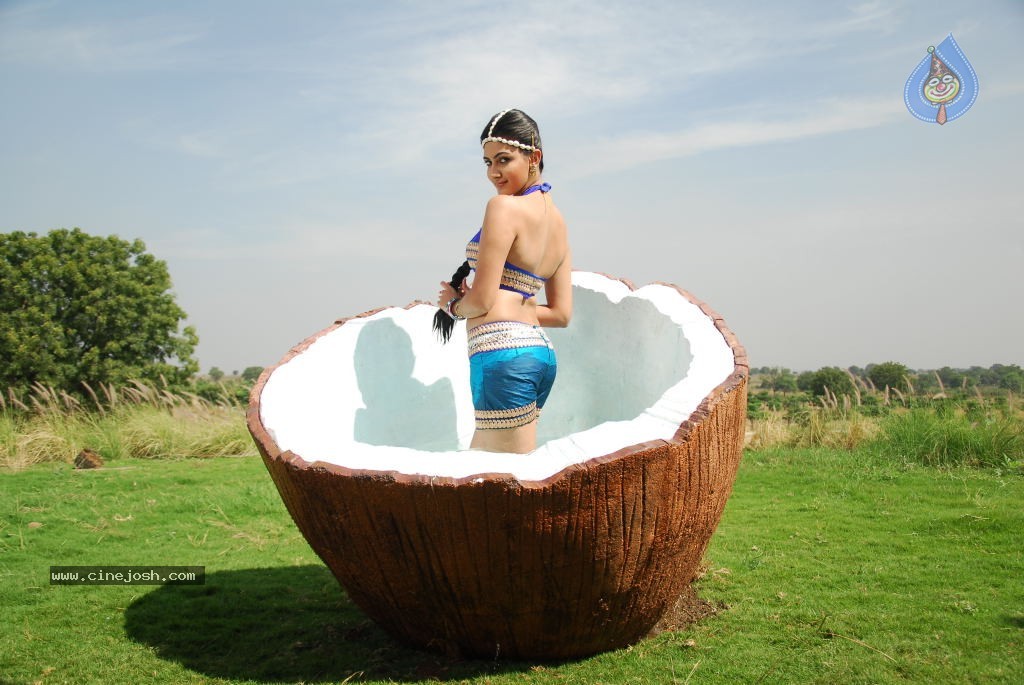 Neelam Upadhyay New Hot Stills - 26 / 105 photos