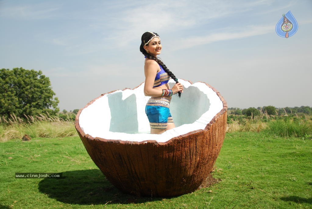 Neelam Upadhyay New Hot Stills - 39 / 105 photos