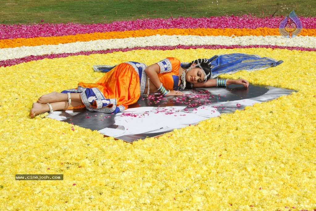 Neelam Upadhyay New Hot Stills - 64 / 105 photos