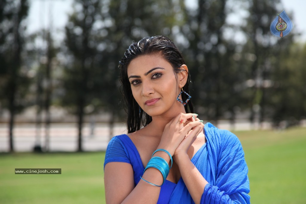 Neelam Upadhyay New Images - 2 / 39 photos