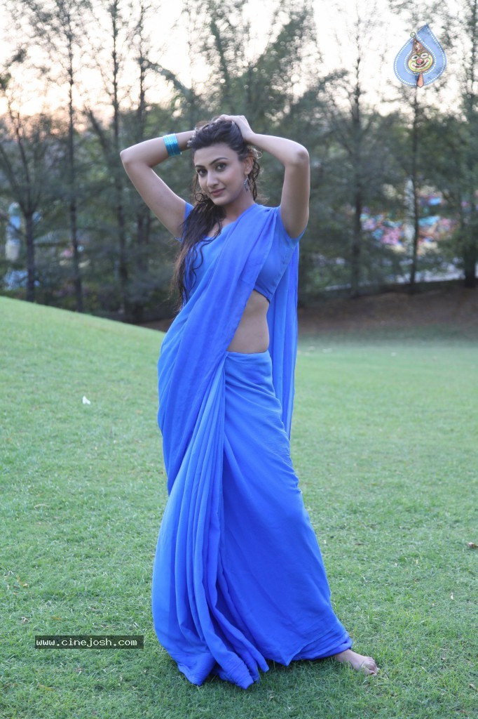 Neelam Upadhyay New Images - 4 / 39 photos