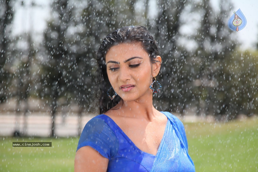 Neelam Upadhyay New Images - 15 / 39 photos