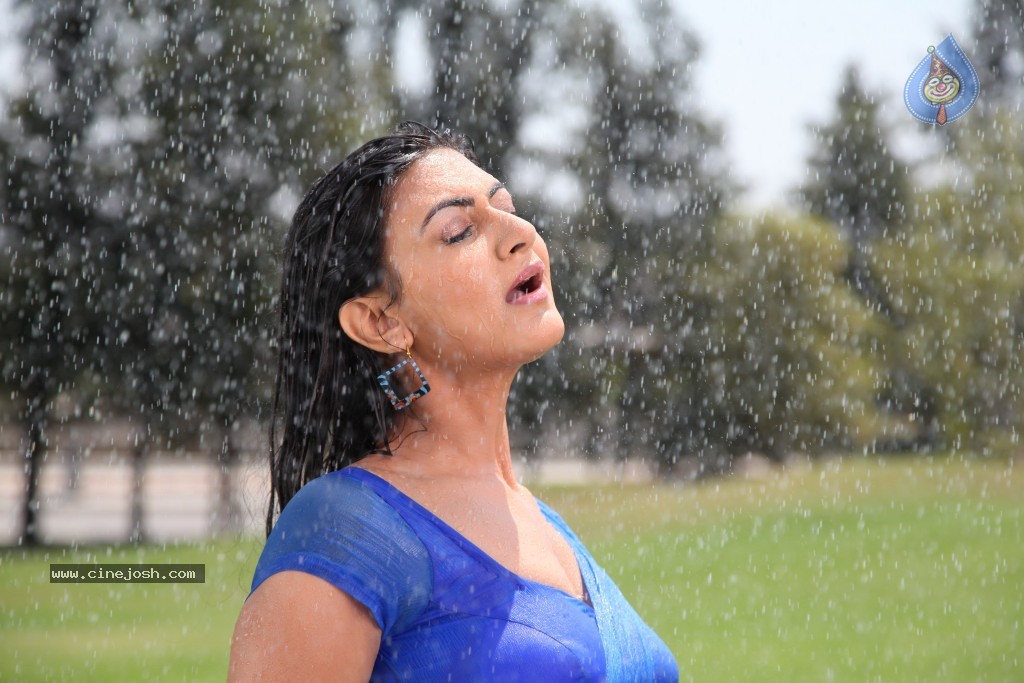 Neelam Upadhyay New Images - 22 / 39 photos