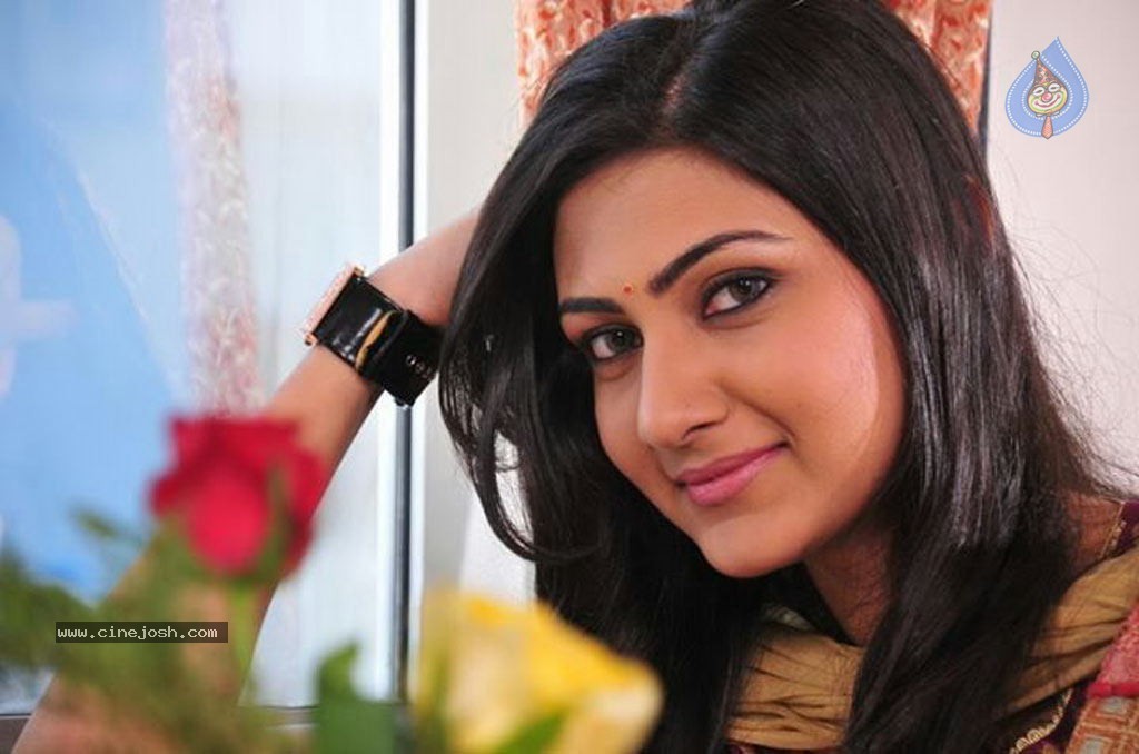 Neelam Upadhyay New Photos - 2 / 67 photos