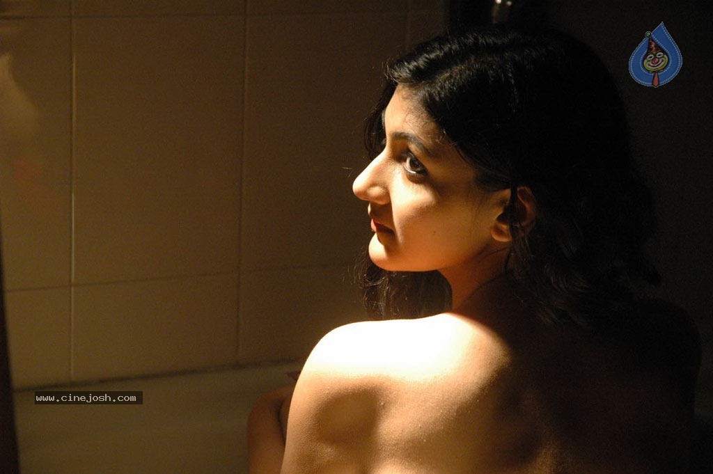 Neelam Upadhyay New Photos - 17 / 67 photos