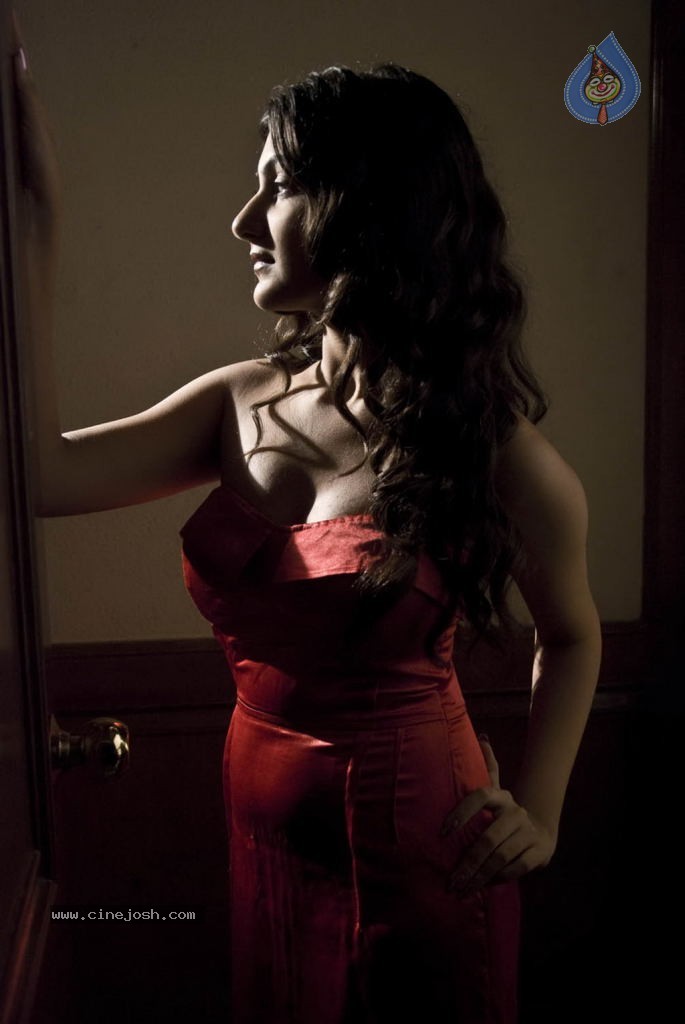 Neelam Upadhyay New Photos - 30 / 67 photos