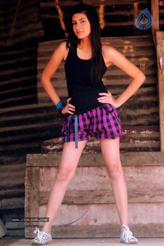 Neelam Upadhyay New Photos - 35 / 67 photos