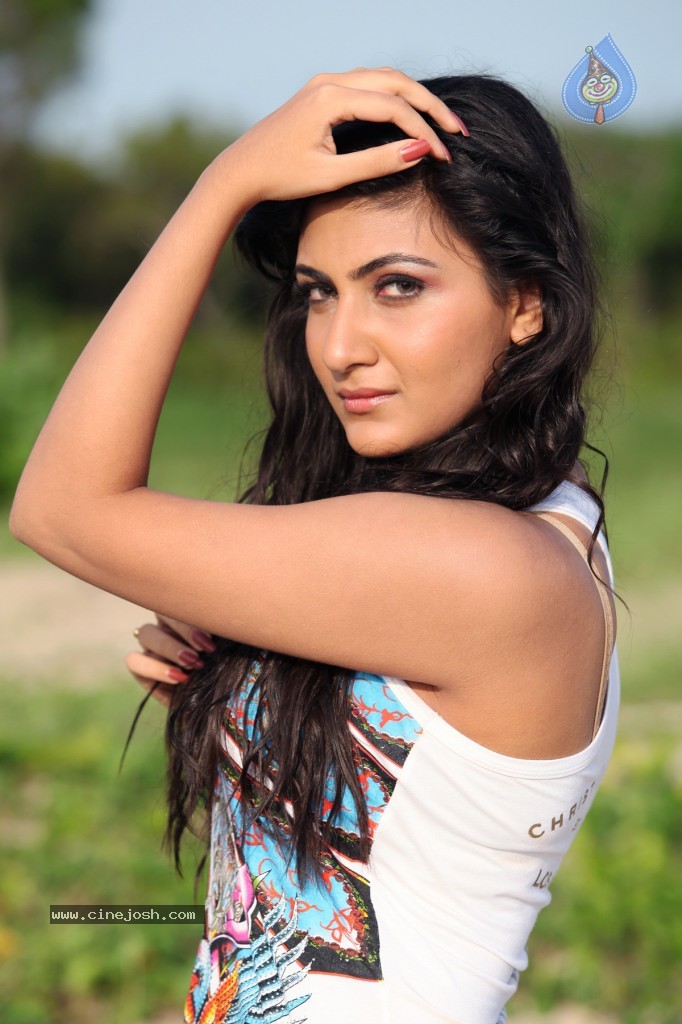 Neelam Upadhyay New Photos - 40 / 109 photos