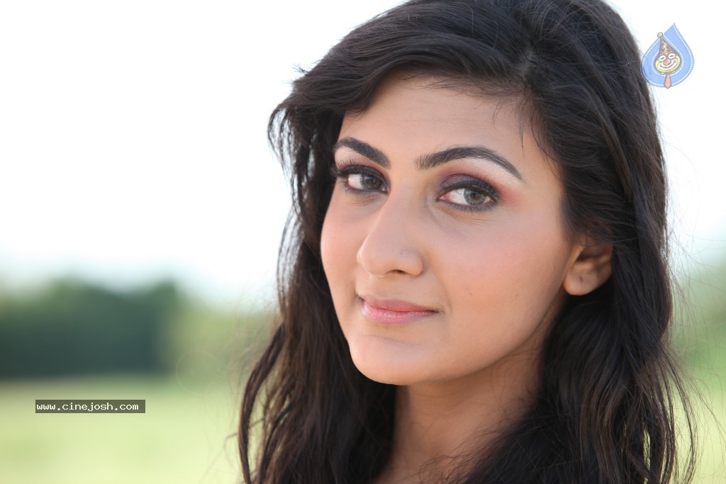 Neelam Upadhyay New Photos - 108 / 109 photos