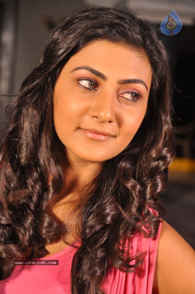 Neelam Upadhyay New Stills - 18 / 40 photos