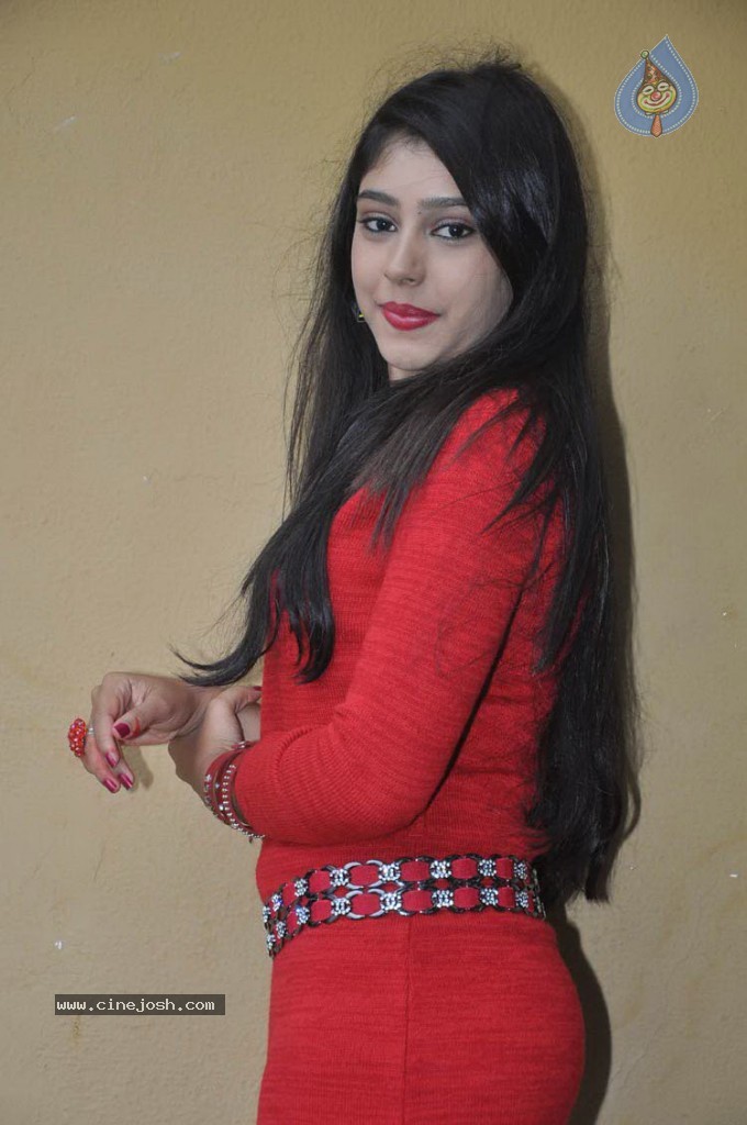 Neethi Taylor Latest Photos - 4 / 34 photos