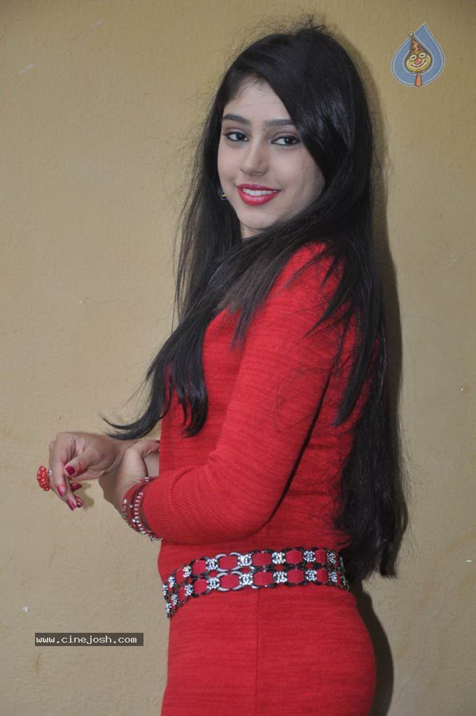 Neethi Taylor Latest Photos - 6 / 34 photos