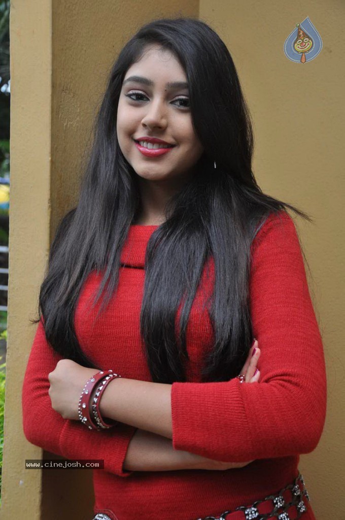 Neethi Taylor Latest Photos - 7 / 34 photos