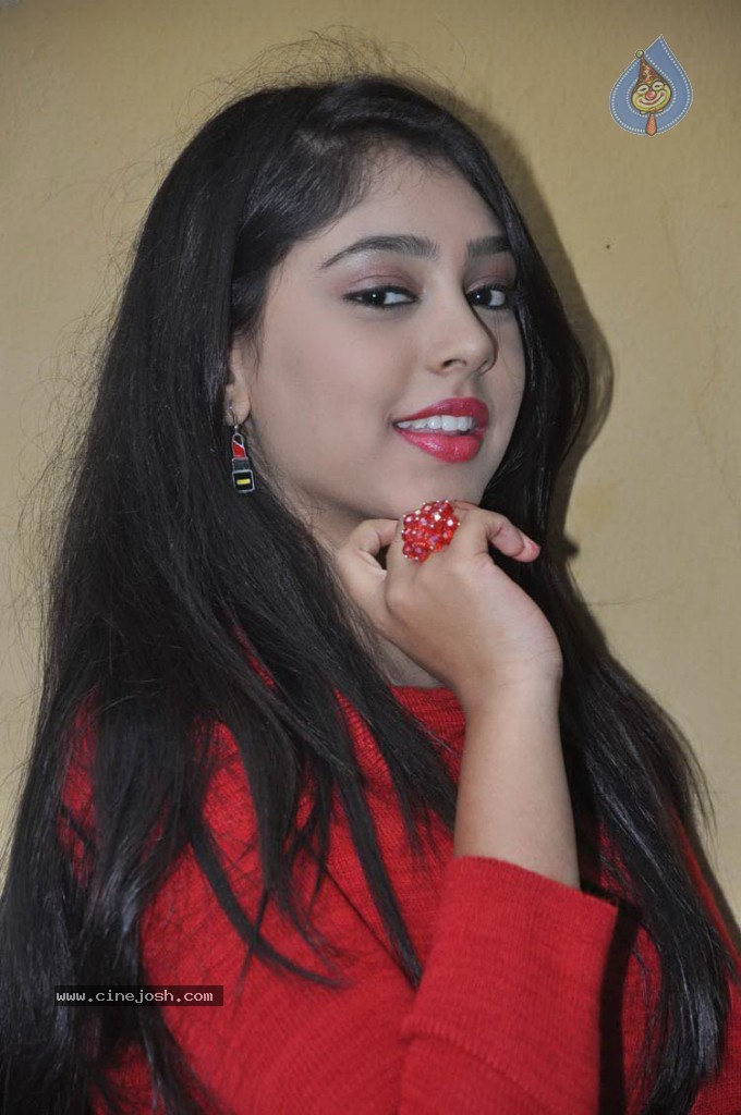 Neethi Taylor Latest Photos - 23 / 34 photos