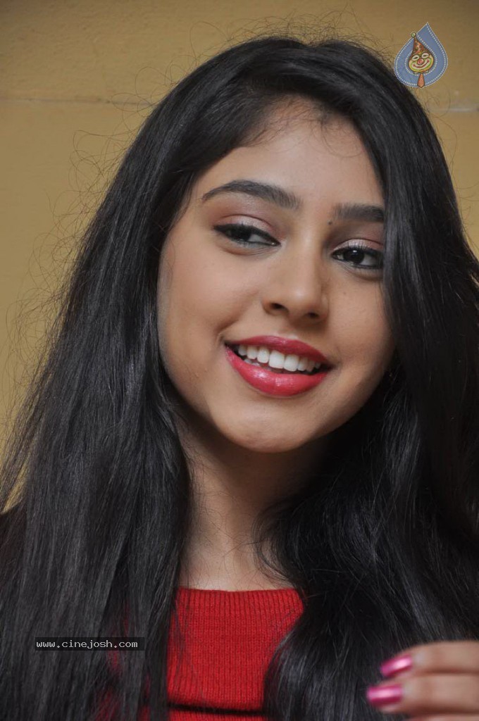 Neethi Taylor Latest Photos - 26 / 34 photos