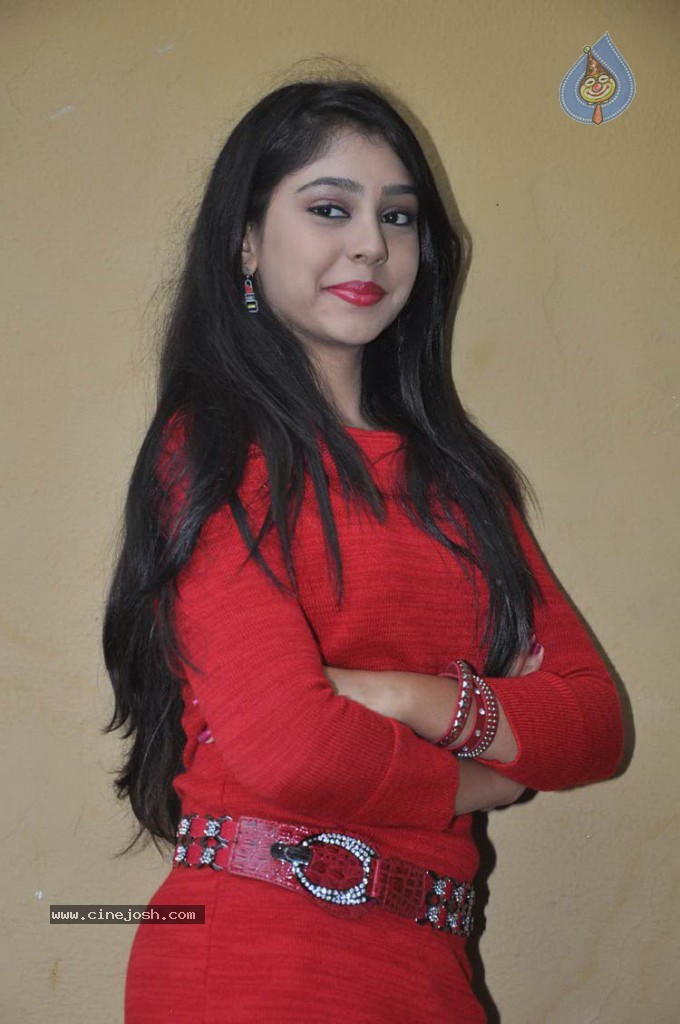 Neethi Taylor Latest Photos - 28 / 34 photos