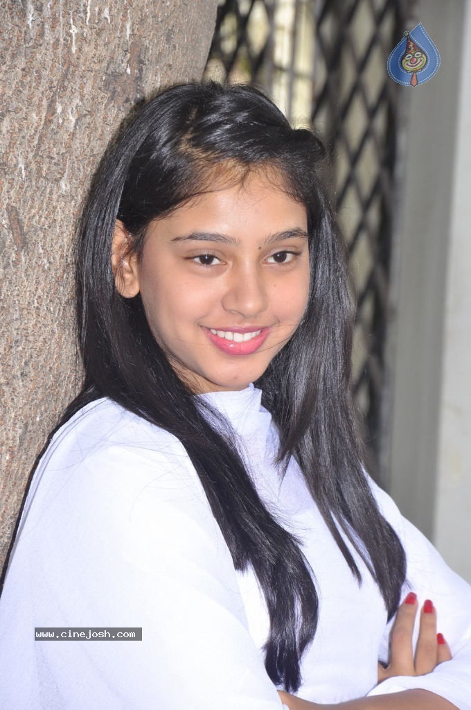 Neethi Taylor Latest Stills - 16 / 24 photos