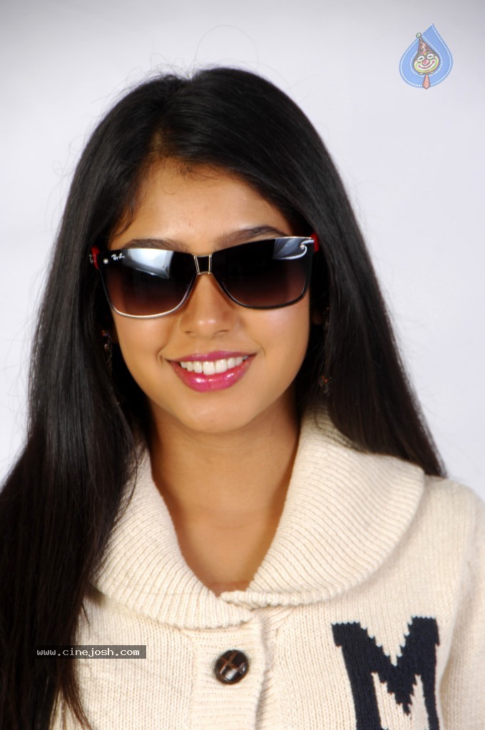 Neethi Taylor New Gallery - 12 / 53 photos