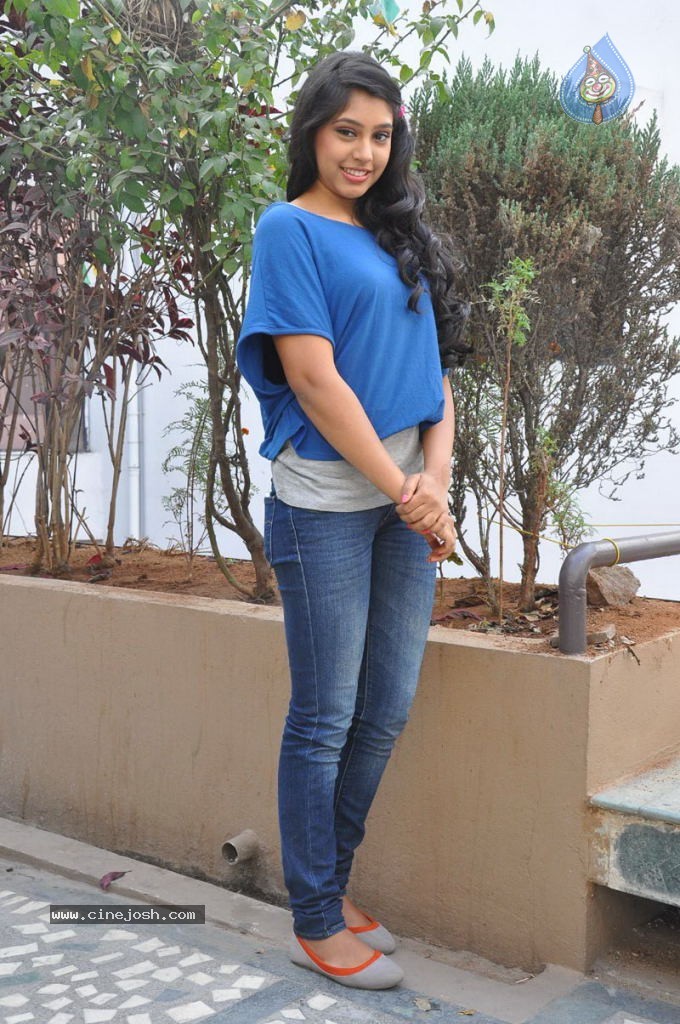 Neethi Taylor New Stills - 26 / 63 photos