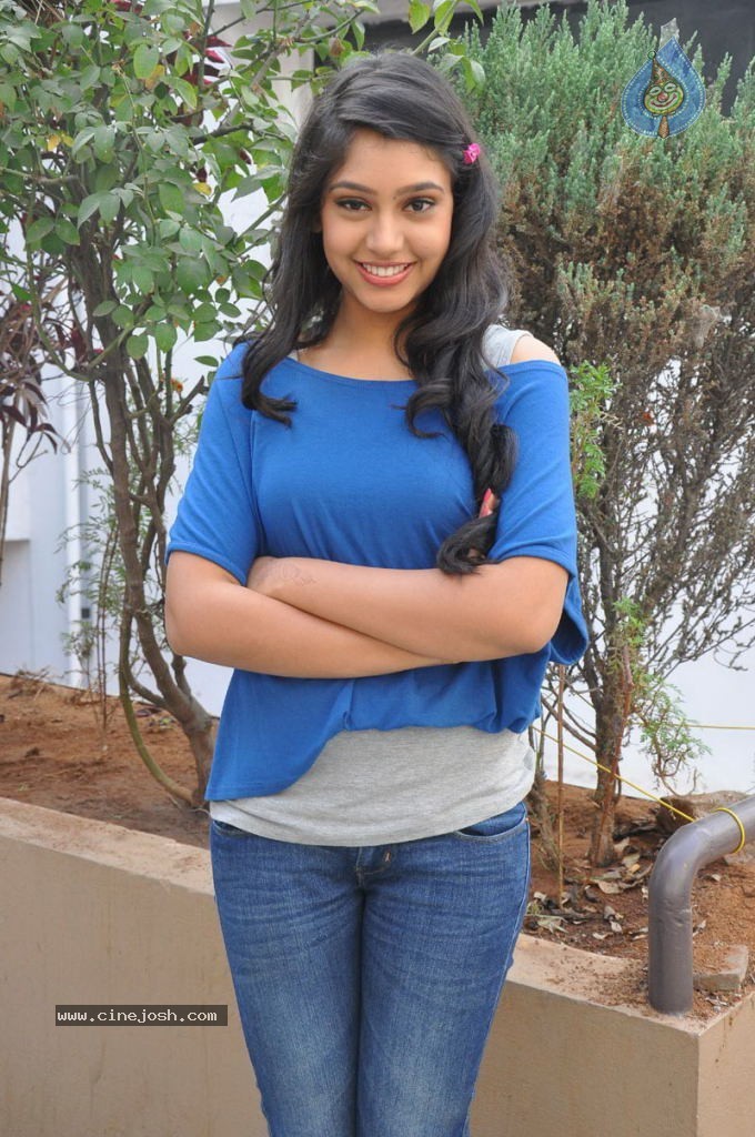 Neethi Taylor New Stills - 29 / 63 photos