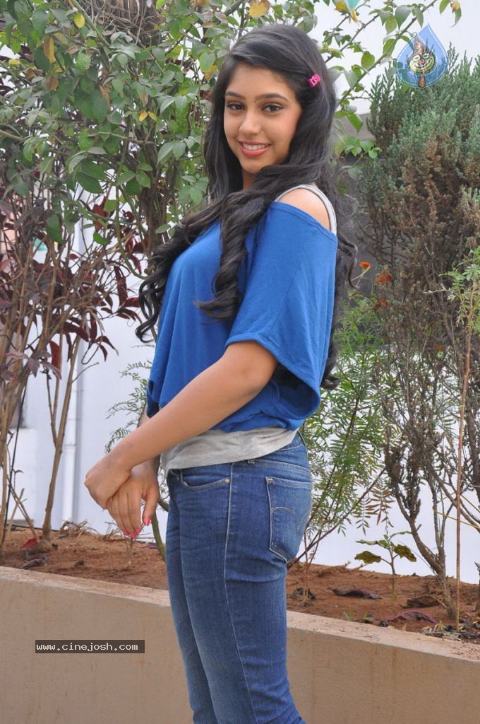 Neethi Taylor New Stills - 32 / 63 photos